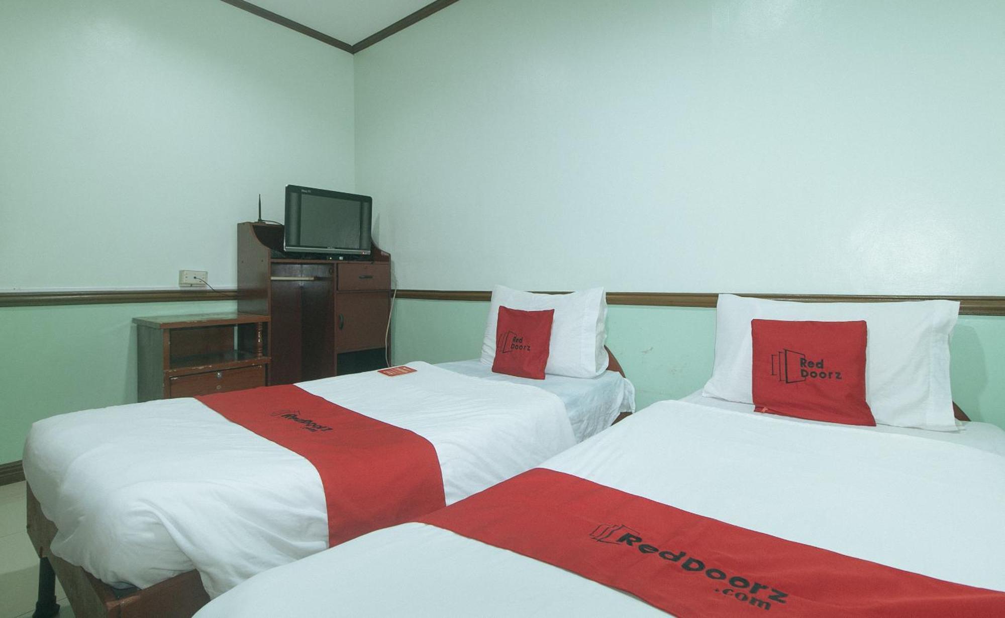 Reddoorz At Maanyag Pension House Mandaue Себу Экстерьер фото
