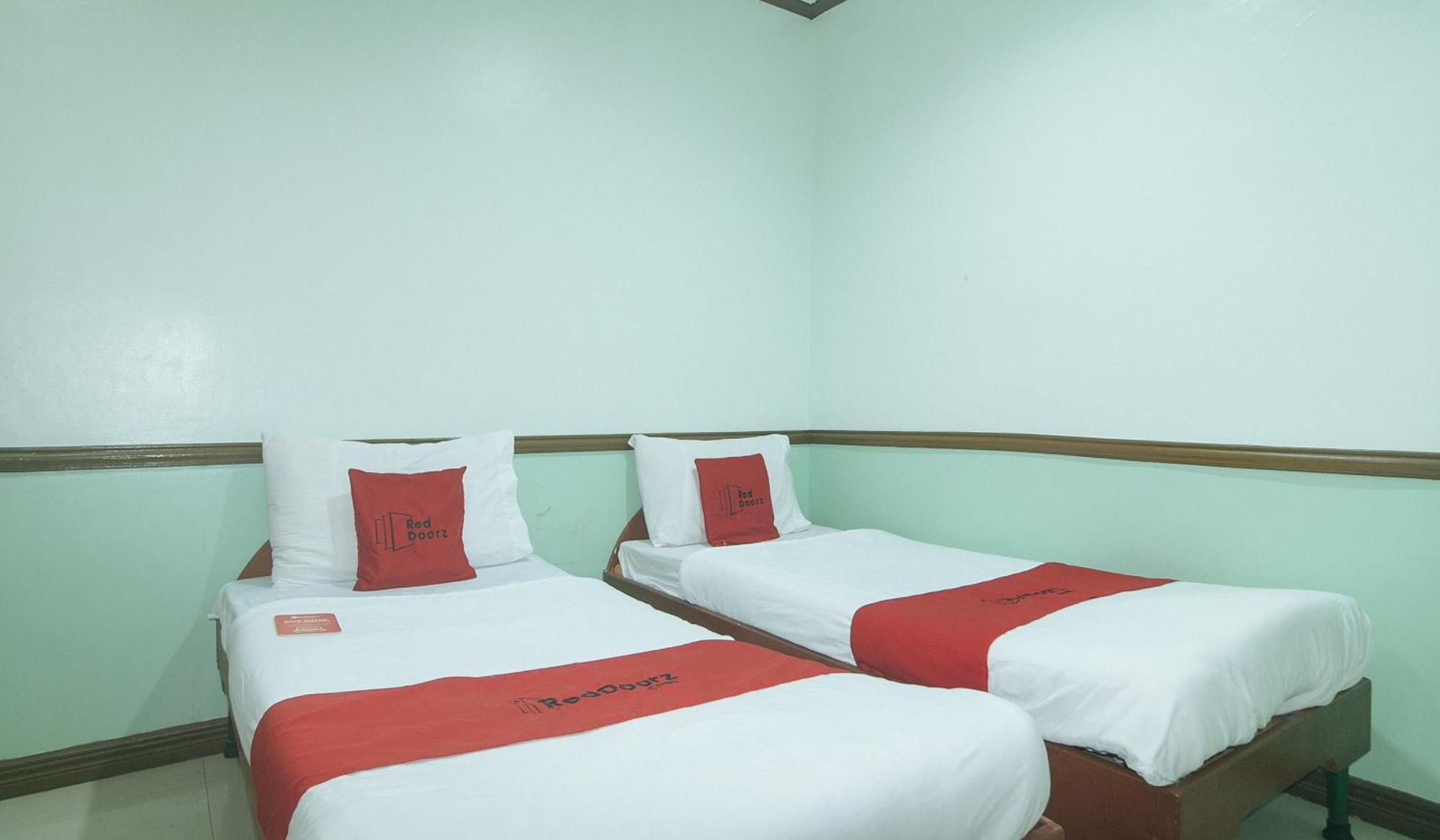 Reddoorz At Maanyag Pension House Mandaue Себу Экстерьер фото