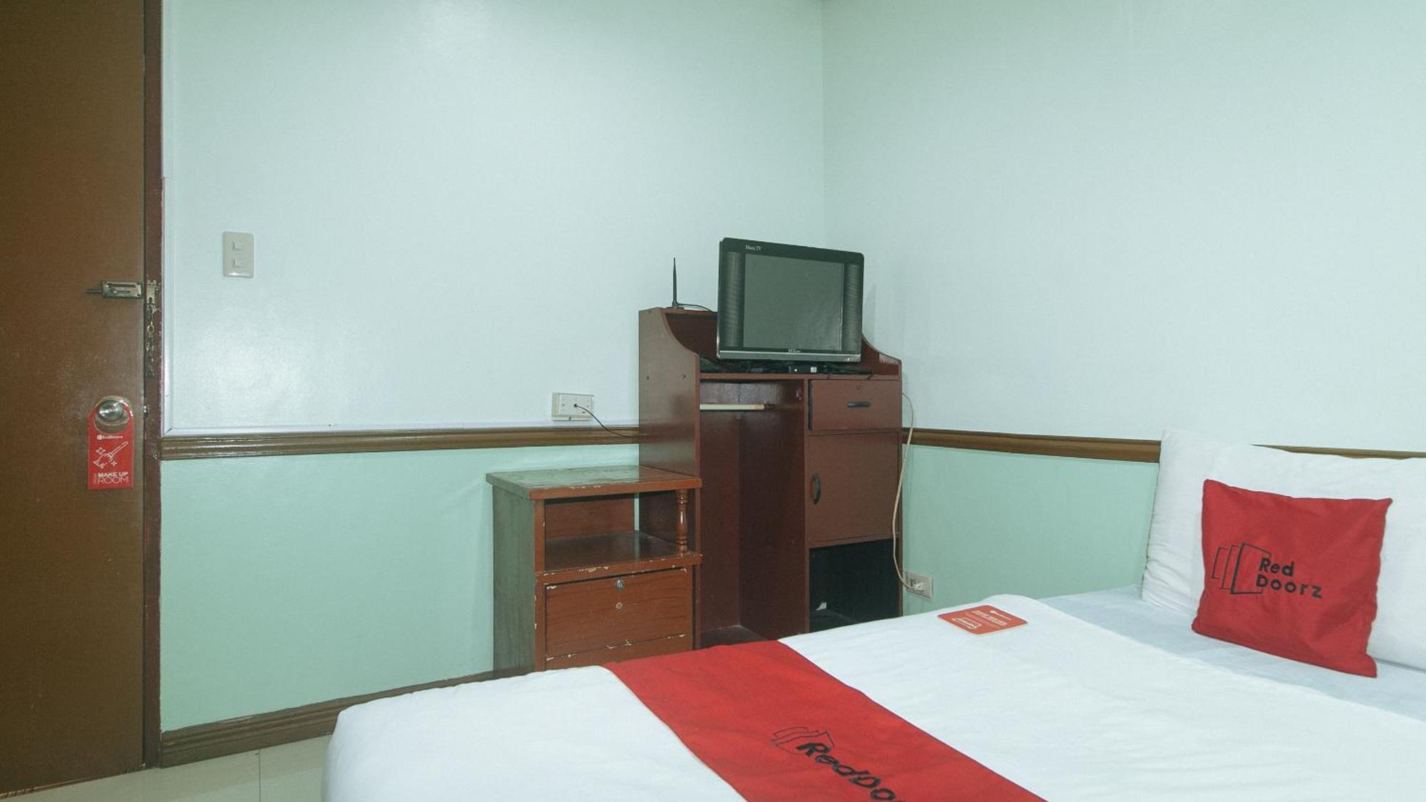 Reddoorz At Maanyag Pension House Mandaue Себу Экстерьер фото