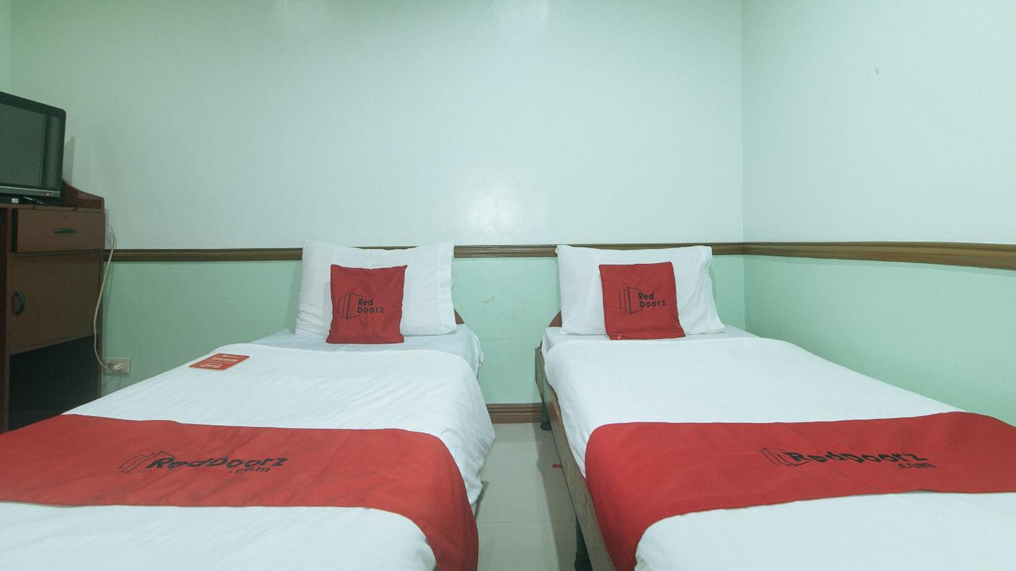 Reddoorz At Maanyag Pension House Mandaue Себу Экстерьер фото