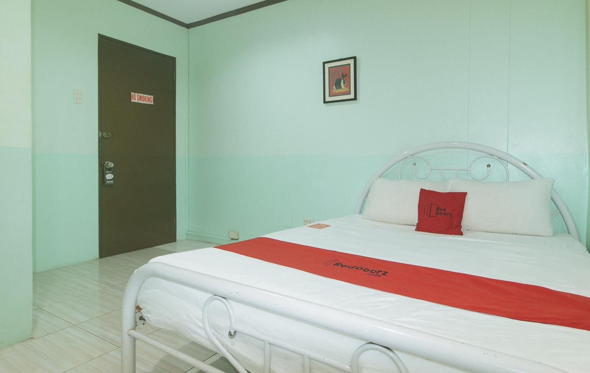 Reddoorz At Maanyag Pension House Mandaue Себу Экстерьер фото