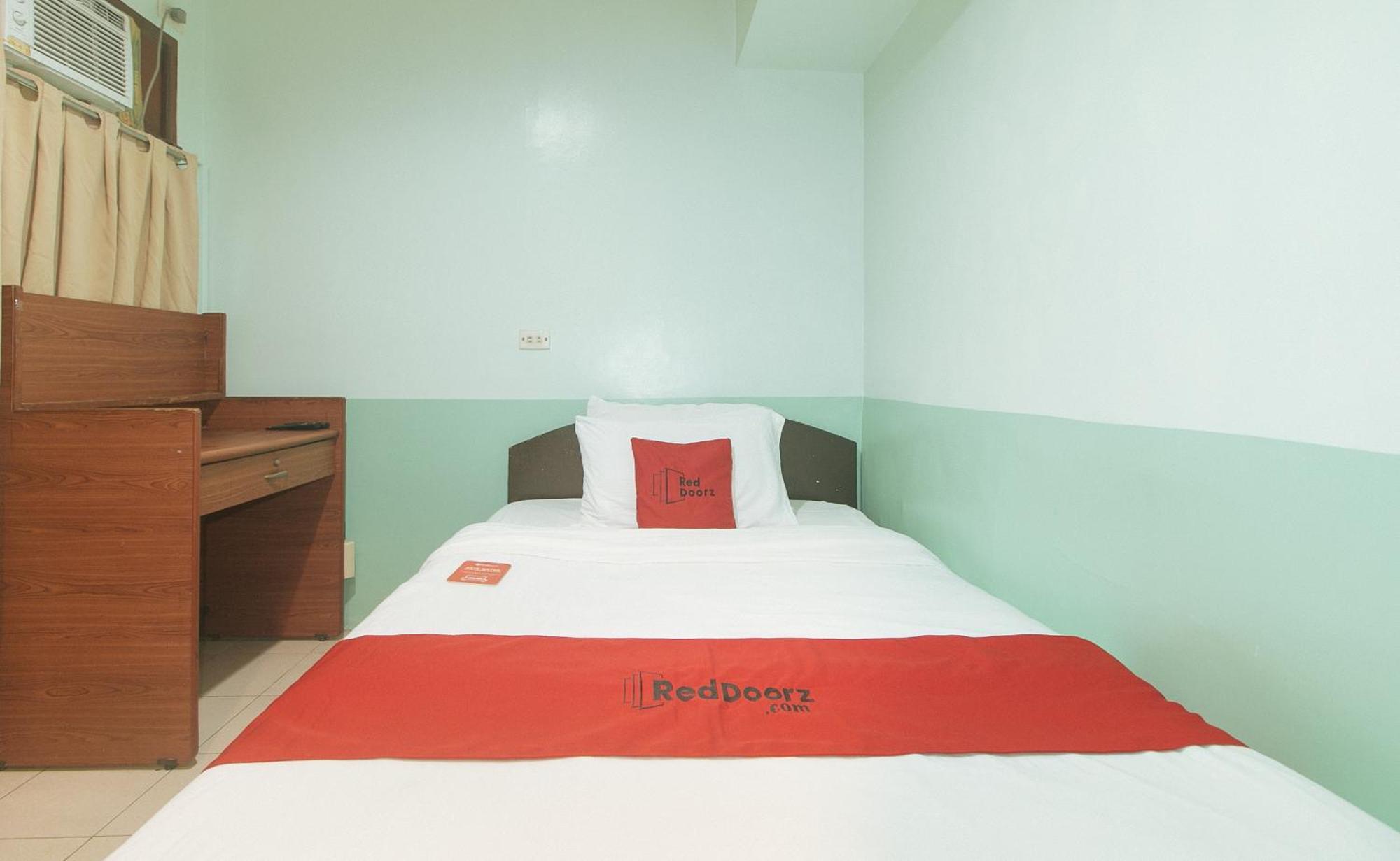 Reddoorz At Maanyag Pension House Mandaue Себу Экстерьер фото