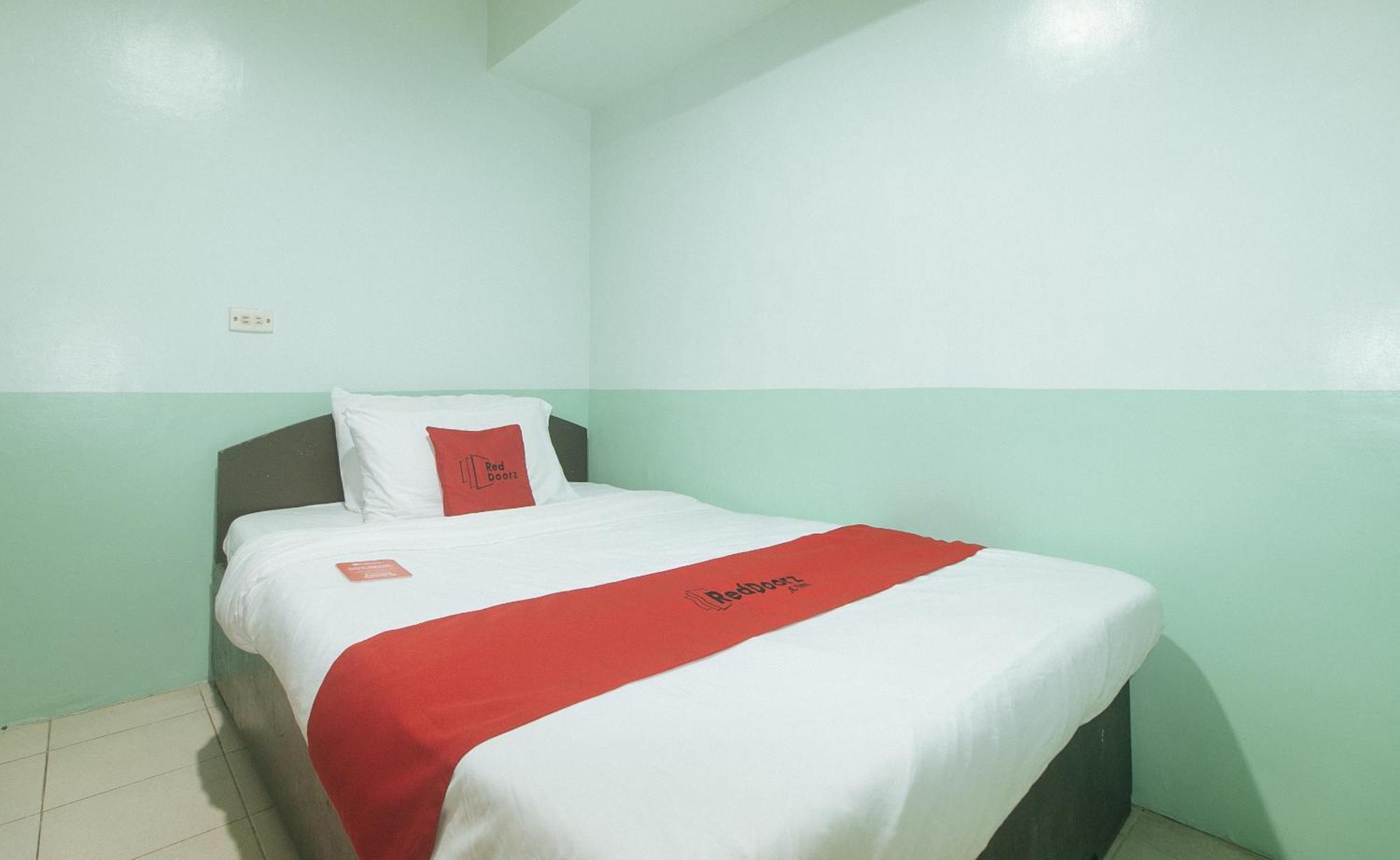 Reddoorz At Maanyag Pension House Mandaue Себу Экстерьер фото