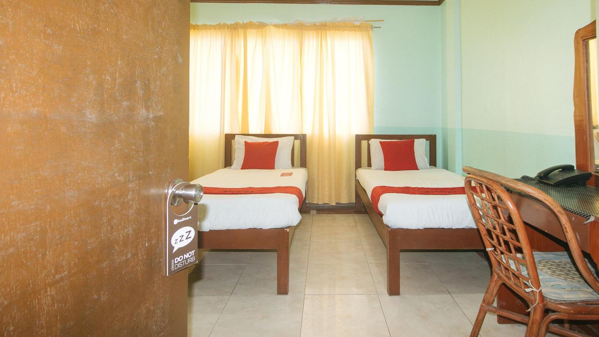Reddoorz At Maanyag Pension House Mandaue Себу Экстерьер фото